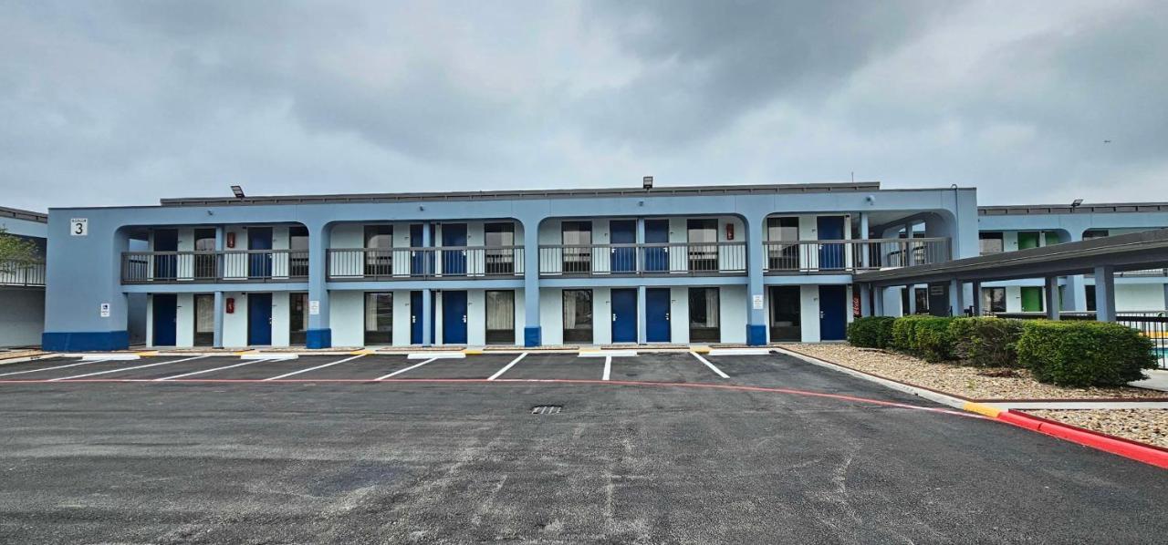 Surestay Studio By Best Western Victoria Exterior photo