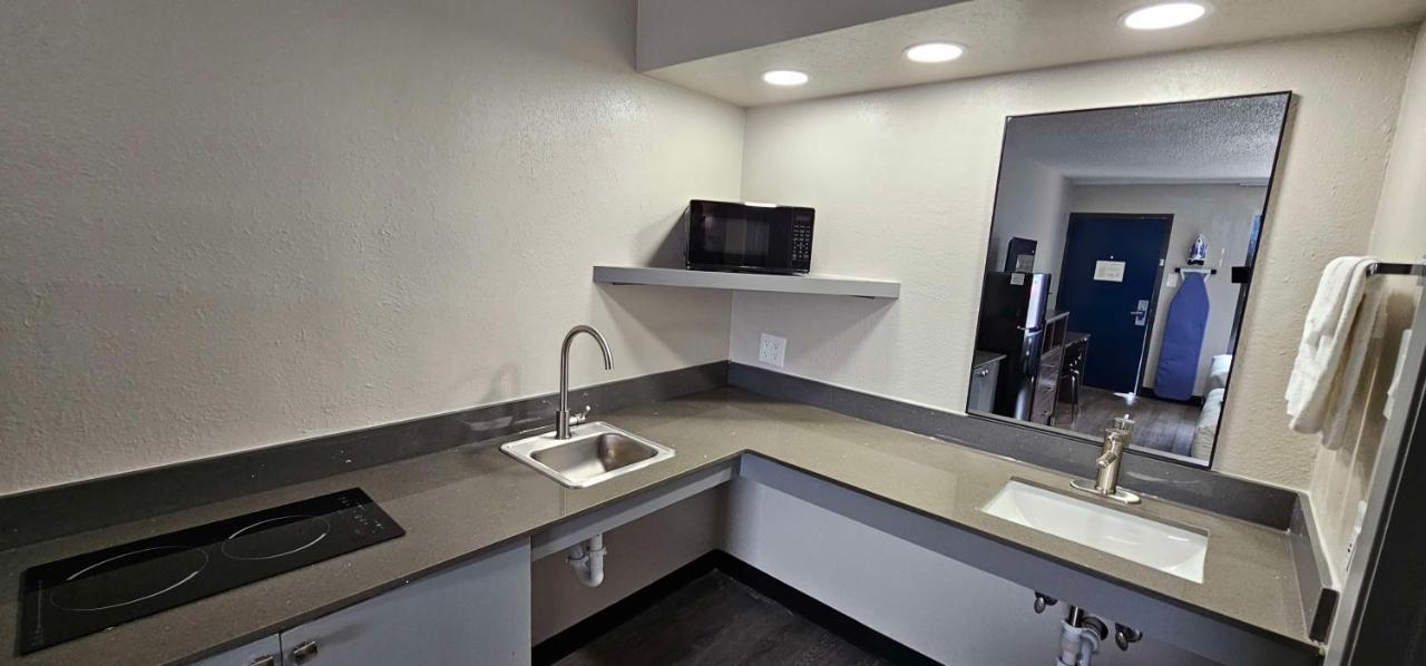 Surestay Studio By Best Western Victoria Exterior photo